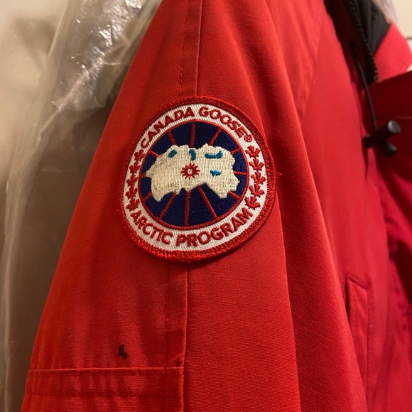 Red Canada Goose Chilliwack Bomber - Picture 2 of 10